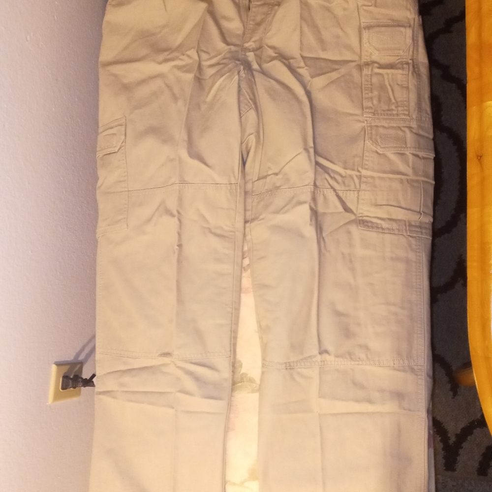 5.11 men's Tactical cargo style pants